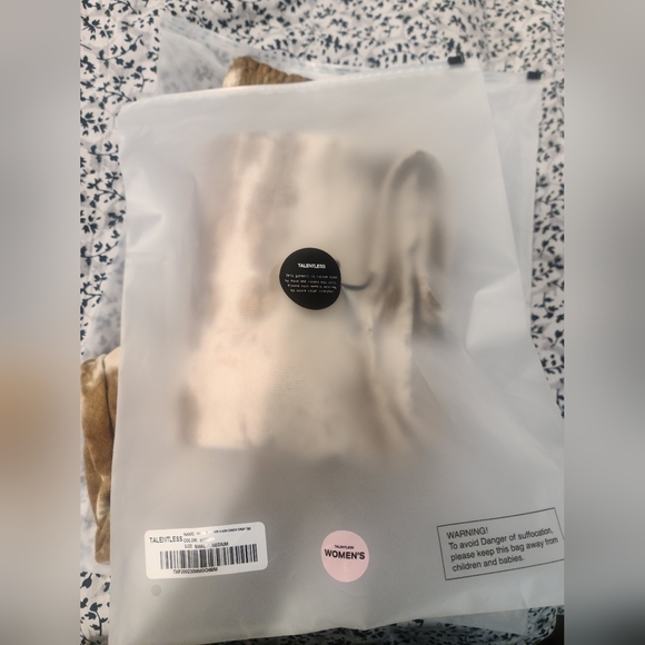 Sweatpants and crop top new - Picture 8 of 8